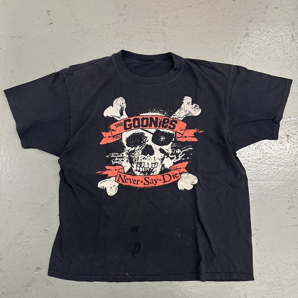 Vintage The Goonies T Shirt Mens Large Black Preowned Never Say Die Flaws Stains